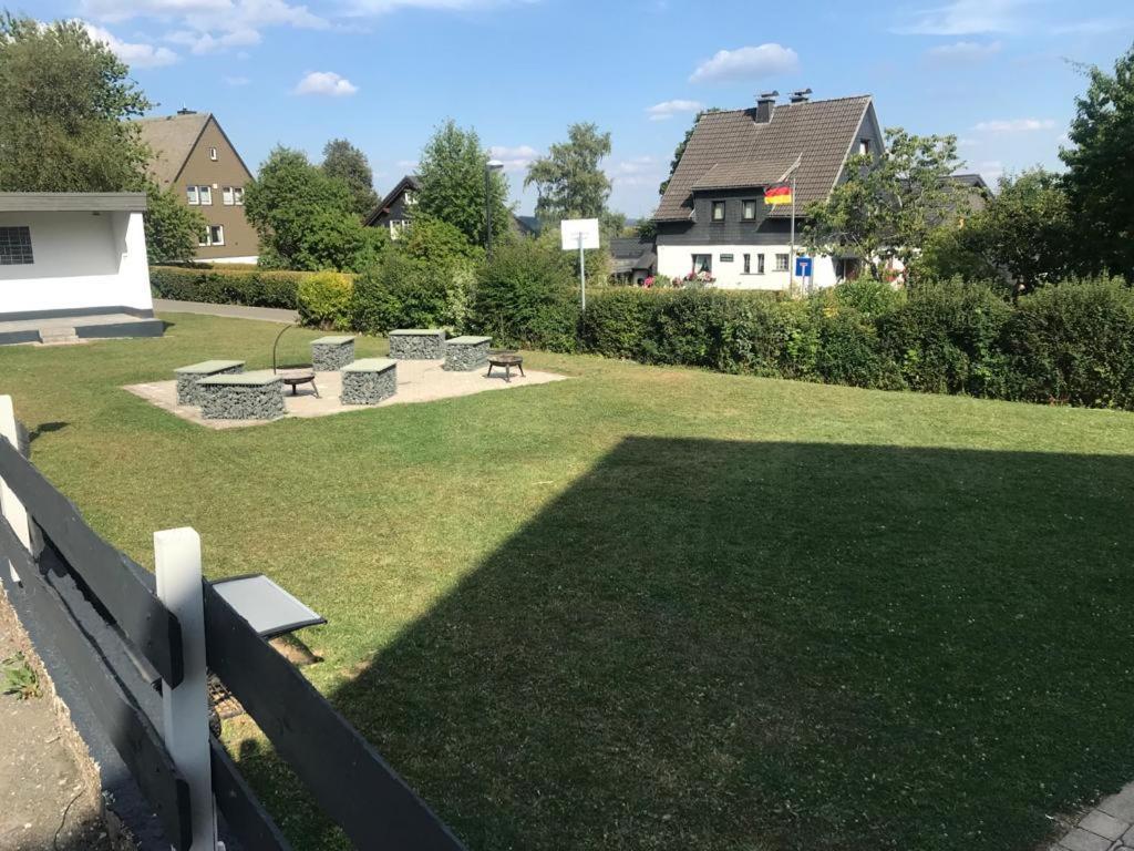 Haus Astenblick In Winterberg Fuer Bis Zu 35 Personen Fuer Wanderveranstaltungen Und Familienfeiern Eksteriør billede