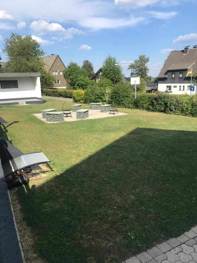 Haus Astenblick In Winterberg Fuer Bis Zu 35 Personen Fuer Wanderveranstaltungen Und Familienfeiern Eksteriør billede