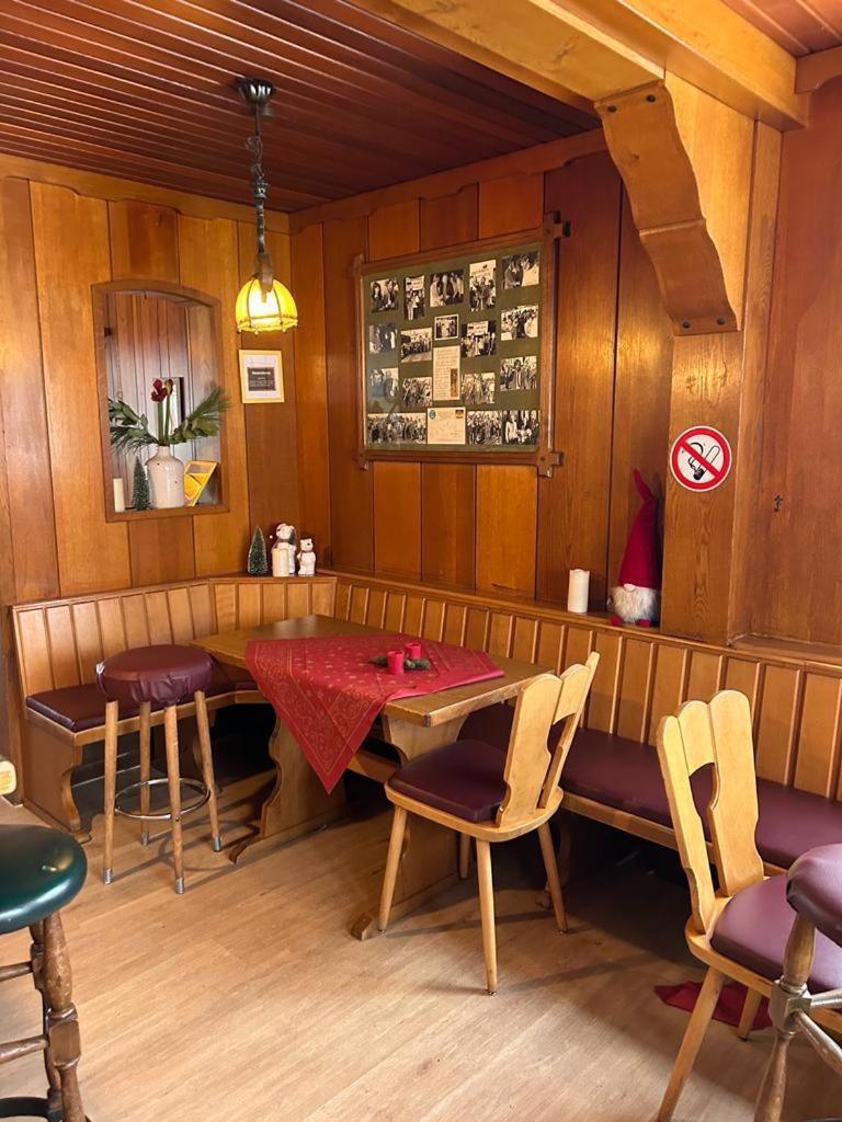 Haus Astenblick In Winterberg Fuer Bis Zu 35 Personen Fuer Wanderveranstaltungen Und Familienfeiern Eksteriør billede