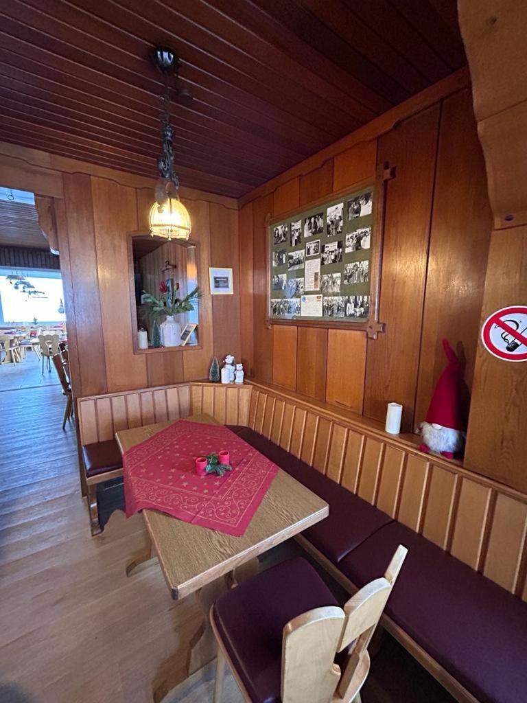 Haus Astenblick In Winterberg Fuer Bis Zu 35 Personen Fuer Wanderveranstaltungen Und Familienfeiern Eksteriør billede
