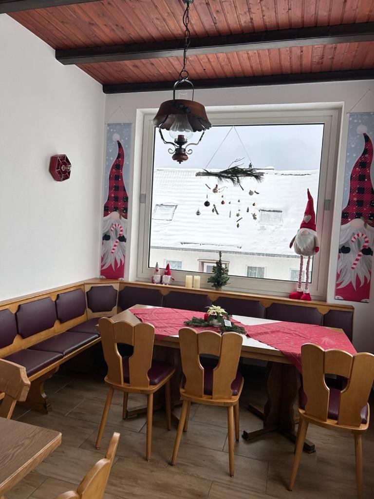 Haus Astenblick In Winterberg Fuer Bis Zu 35 Personen Fuer Wanderveranstaltungen Und Familienfeiern Eksteriør billede