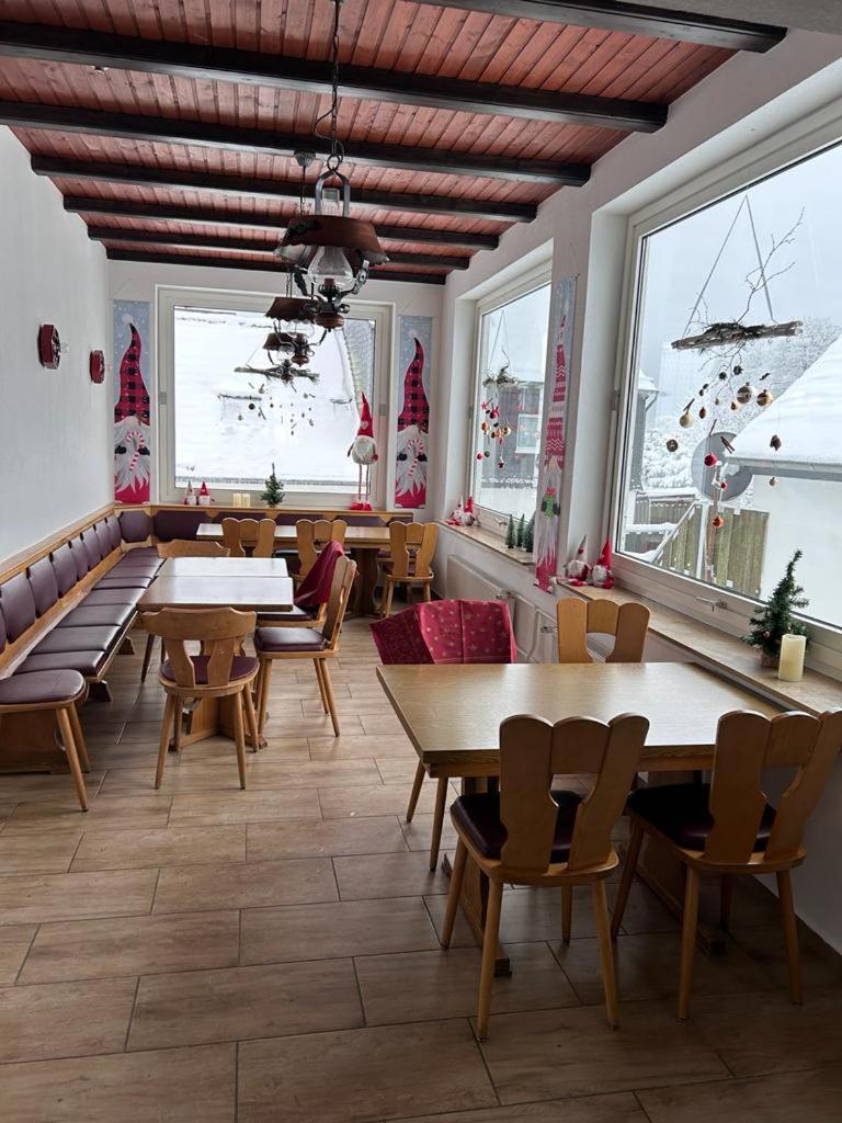 Haus Astenblick In Winterberg Fuer Bis Zu 35 Personen Fuer Wanderveranstaltungen Und Familienfeiern Eksteriør billede