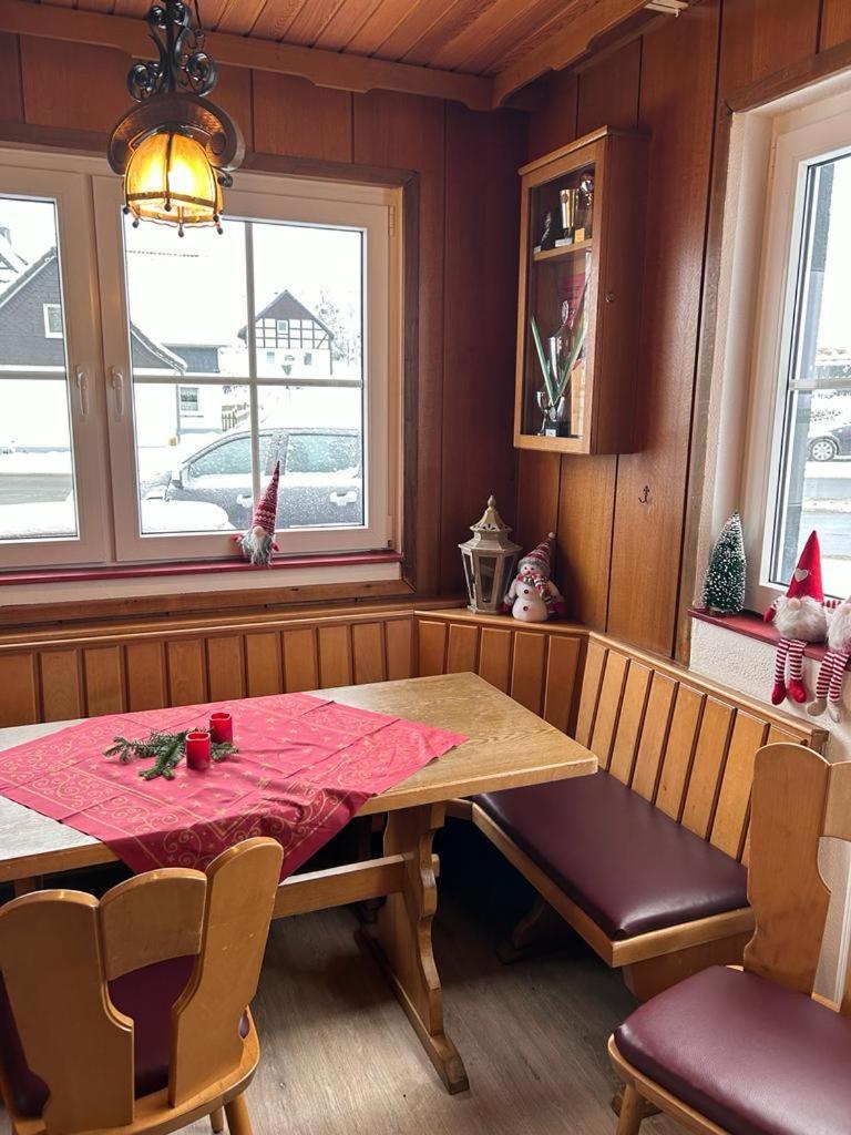 Haus Astenblick In Winterberg Fuer Bis Zu 35 Personen Fuer Wanderveranstaltungen Und Familienfeiern Eksteriør billede