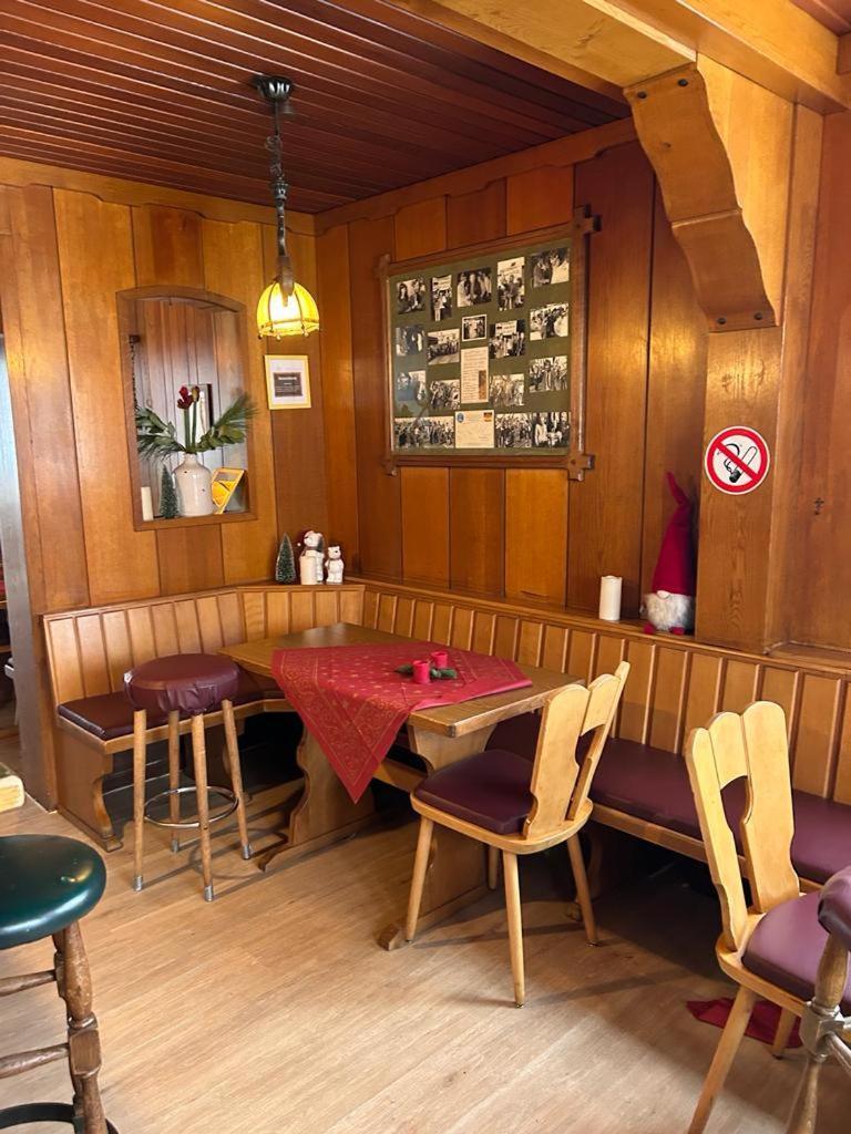 Haus Astenblick In Winterberg Fuer Bis Zu 35 Personen Fuer Wanderveranstaltungen Und Familienfeiern Eksteriør billede